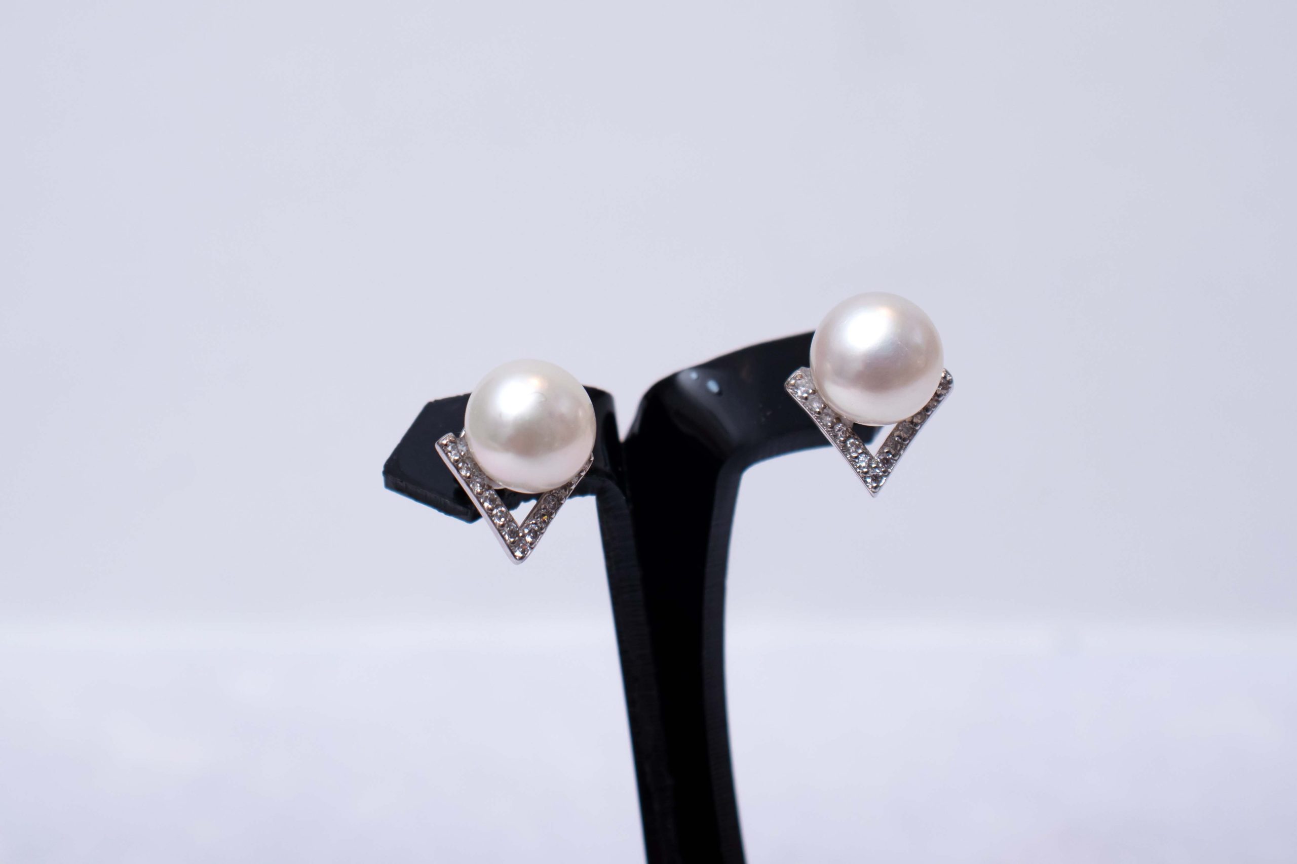 BÔNG TAI NGỌC TRAI BÁN NGUYỆT 8MM